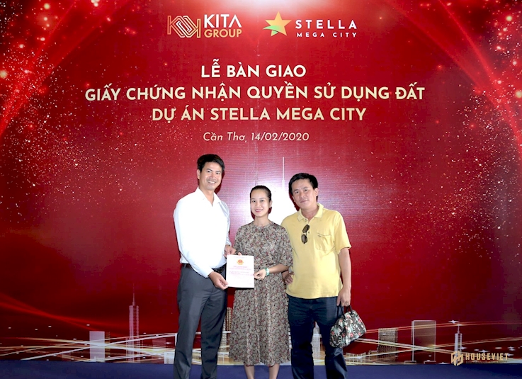 KITA Group bàn giao Giấy chứng nhận QSDĐ cho khách hàng Stella Mega City