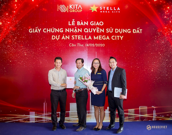 KITA Group bàn giao Giấy chứng nhận QSDĐ cho khách hàng Stella Mega City