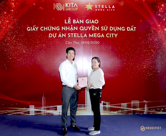 KITA Group bàn giao Giấy chứng nhận QSDĐ cho khách hàng Stella Mega City