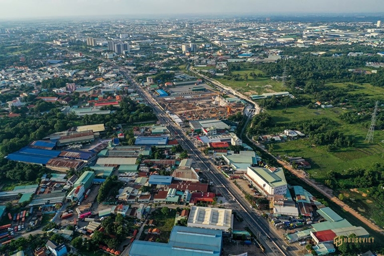 Quốc lộ 13 đoạn chạy qua Thành phố Thuận An đang xuất hiện nhiều dự án căn hộ có giá bán chạm mốc 40 - 45 triệu đồng/m2