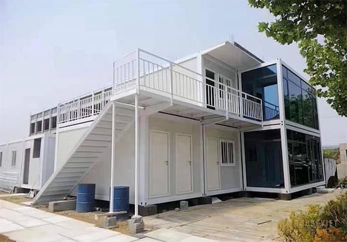 Ảnh 3: Nhà lắp ghép sử dụng nhiều vật liệu nhẹ được sử dụng phổ biến làm văn phòng điều hành tại các công trường, khu công nghiệp.
