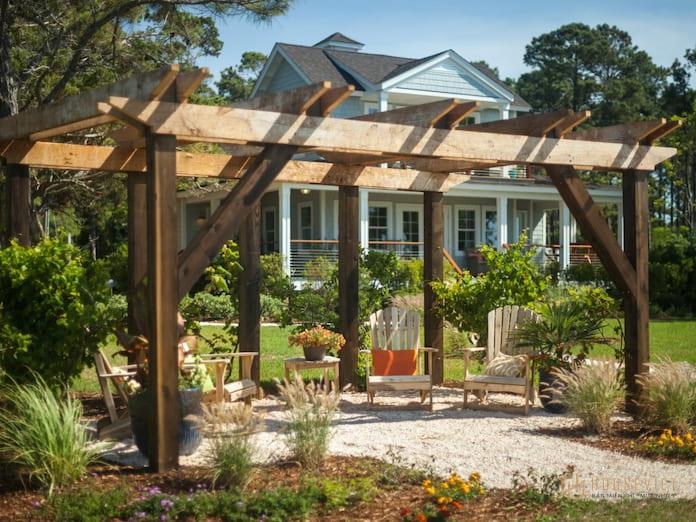 Ảnh 9: Một mẫu sân vườn tinh tế, thể hiện được vẻ đẹp của pergola là gì