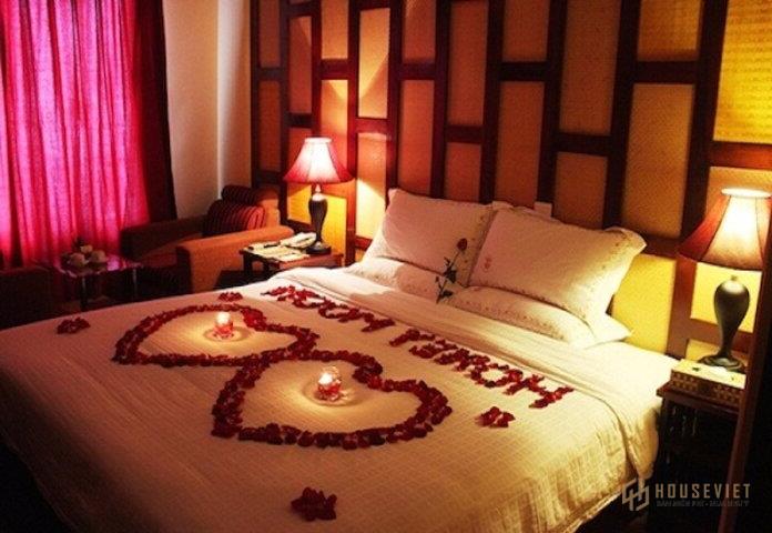 Ảnh 7: Hoa hồng luôn là nguồn cảm hứng bất tận trong các mẫu trang trí phòng cưới lãng mạn