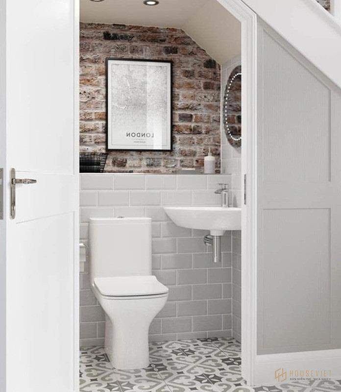 Ảnh 12: Thiết kế nhà vệ sinh độc đáo và tiện nghi dưới gầm cầu thang