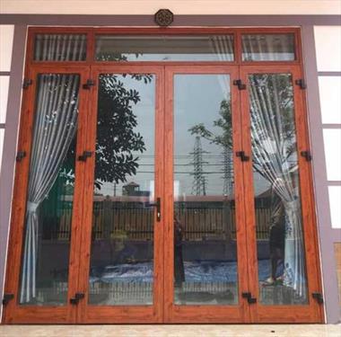 Ý tưởng mẫu cửa nhôm xingfa giả gỗ ấn tượng hiện nay