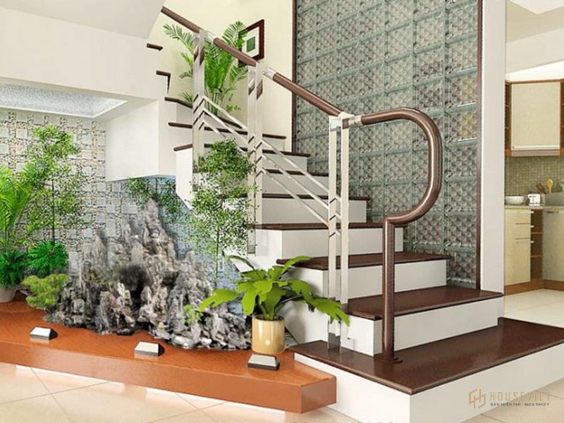 Sử dụng gạch bóng kiếng lấy sáng cho cầu thang mang lại cảm giác nới rộng không gian nhà