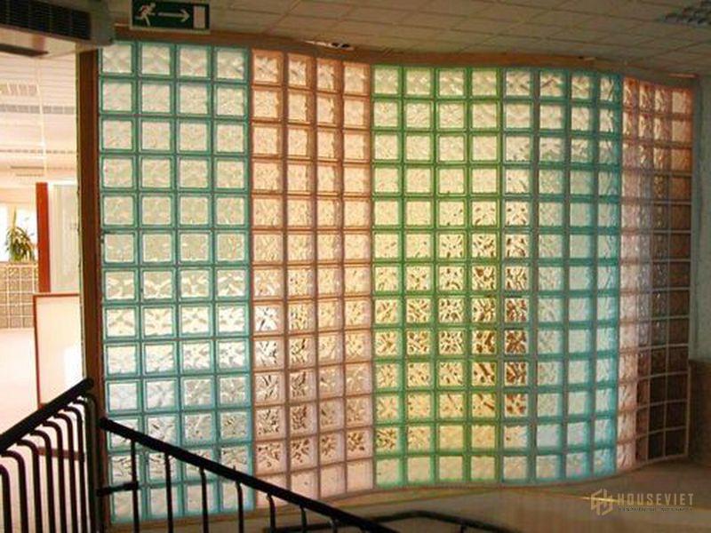 Kính màu ốp bếp cho bạn nhiều sự lựa chọn