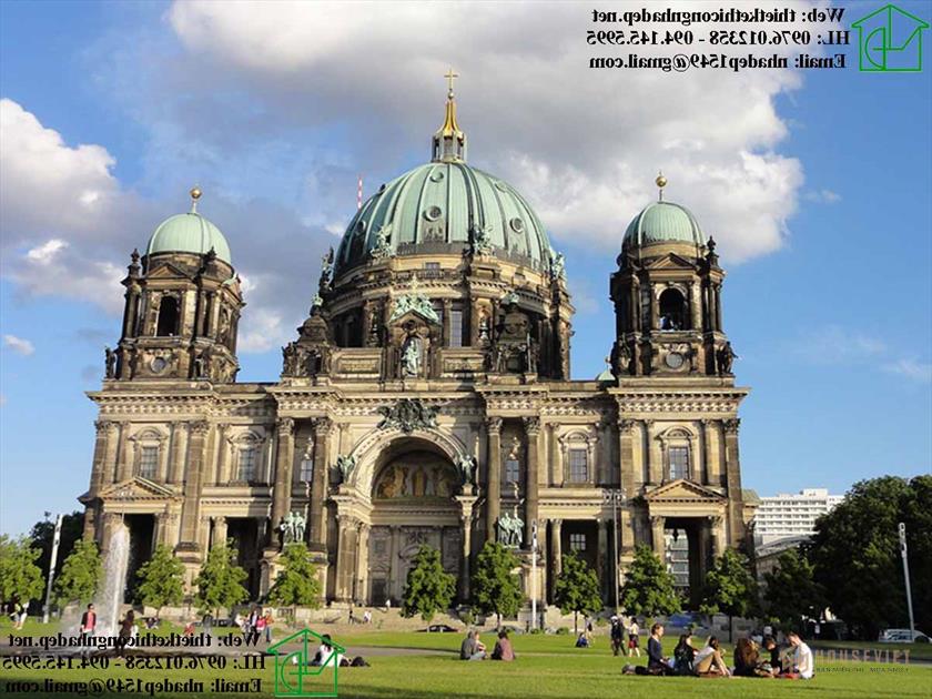 Cấu trúc đối xứng là đặc điểm tiêu biểu của kiến ​​trúc Pháp.