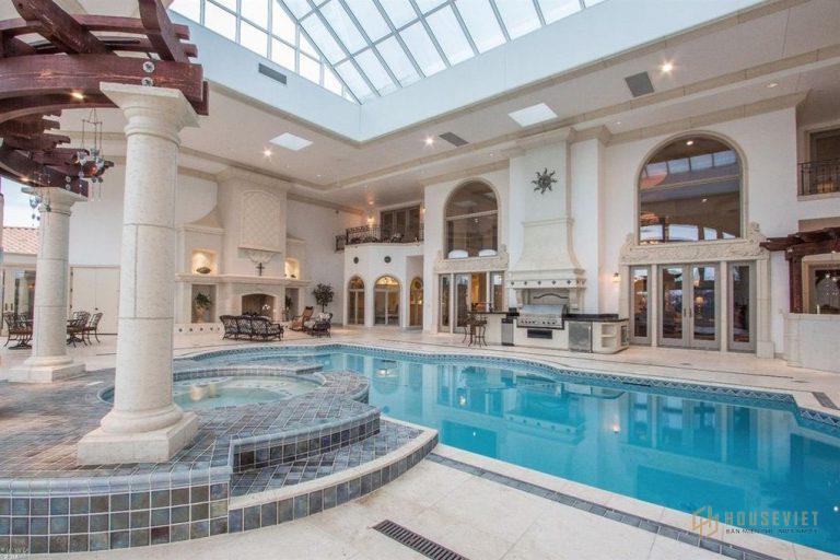 Mẫu thiết kế biệt thự tân cổ có hồ bơi với mặt tiền rộng, bề thế