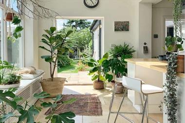 Làm thế nào để một căn phòng không có cửa sổ vẫn sáng sủa?