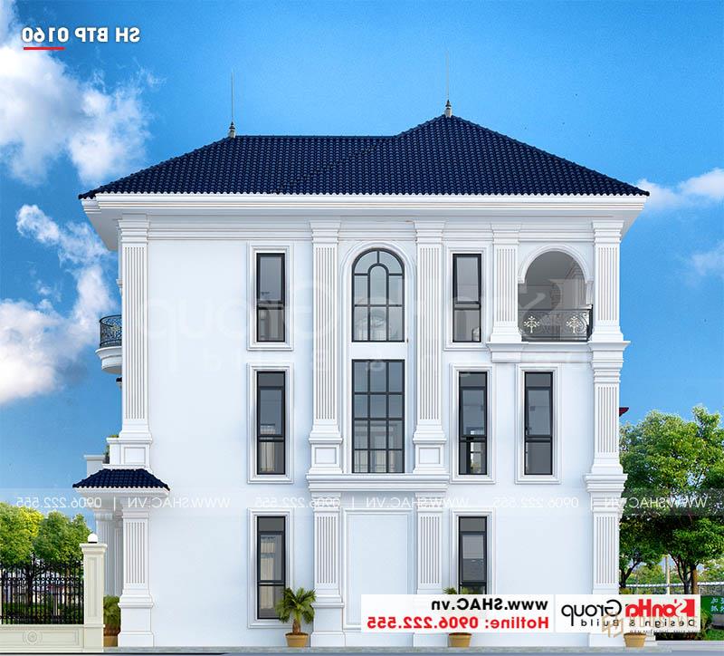 Mặt sau của biệt thự tân cổ điển 3 tầng cũng không kém phần tinh tế 