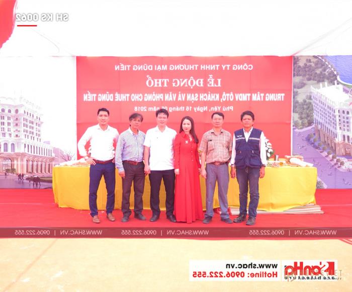 Dại diện Sơn Hà Architecture chụp ảnh lưu niệm cùng BTC tại lễ động thổ 