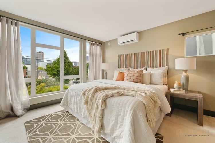 Rèm cửa và vách kính cho phòng ngủ tối giản