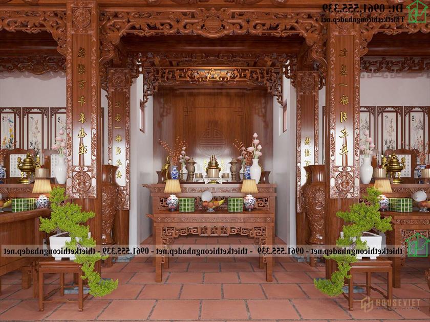 Chi tiết cửa võng và câu đối bên trong nhà thờ.