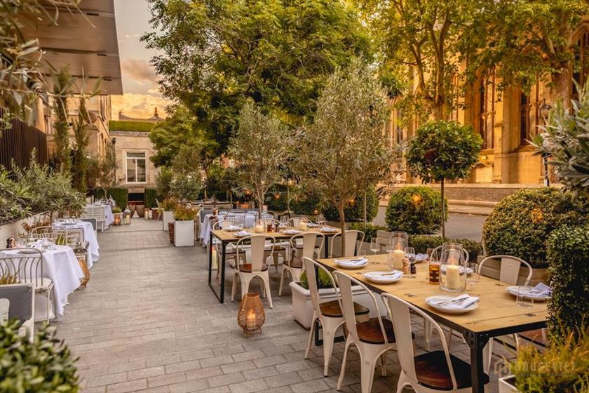 Nhà hàng với thiết kế lãng mạn