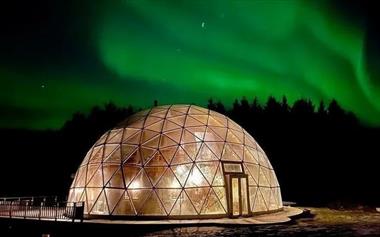 Bỏ ra 8 tỷ đồng xây nhà kính ở vòng Bắc Cực, gia đình 6 người có cuộc sống tự cung, tự cấp, gần gũi với thiên nhiên