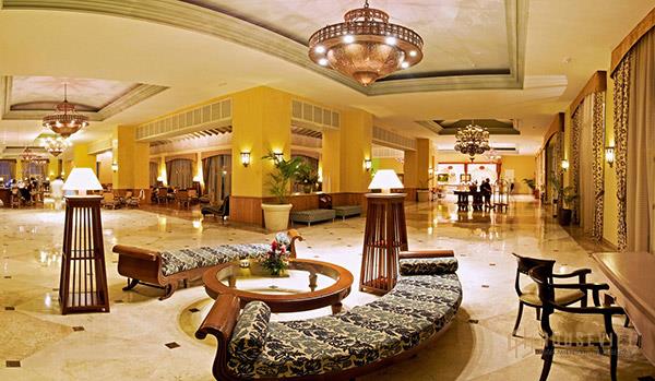 Khu vực lễ tân được trang trí nội thất ấn tượng và sang trọng