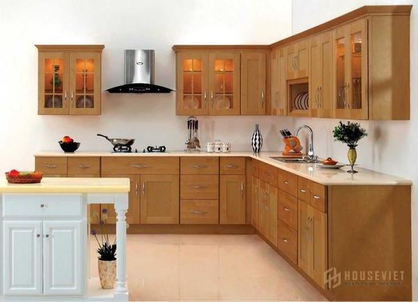 nhà bếp với nhiều tủ