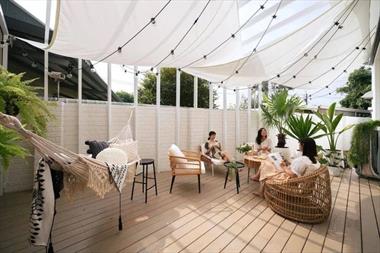 Rời thành phố về quê, 3 cô gái trẻ cùng nhau sửa sang lại ngôi nhà cũ, biến nó thành không gian như resort