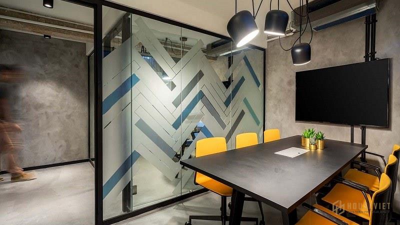 Thiết kế văn phòng cực kỳ phong cách với nhiều màu sắc phối hợp