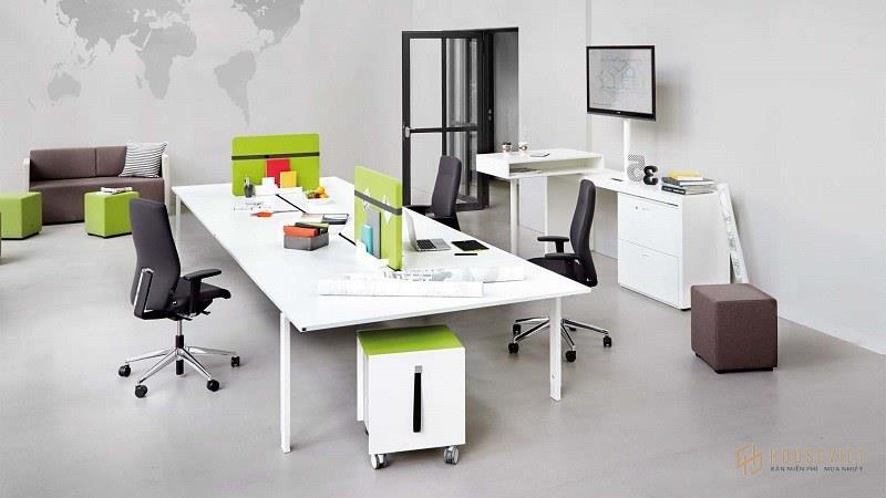 Mẫu văn phòng này có thiết kế vô cùng thu hút với toàn bộ bàn ghế được sắp xếp gọn gàng thành một không gian riêng