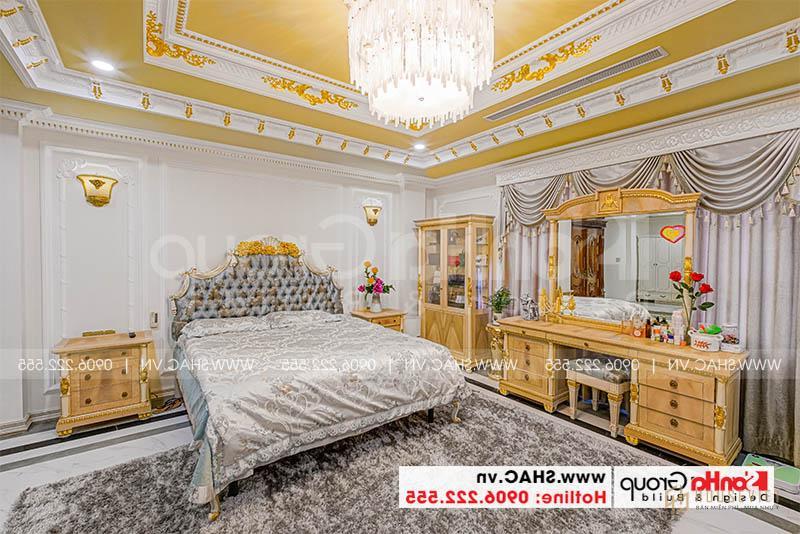 Loạt ảnh thực tế căn biệt thự tân cổ điển sang trọng hàng chục tỷ đô khiến hàng triệu con tim thổn thức 39 Hình ảnh thực tế phòng ngủ master biệt thự tân cổ điển cao cấp