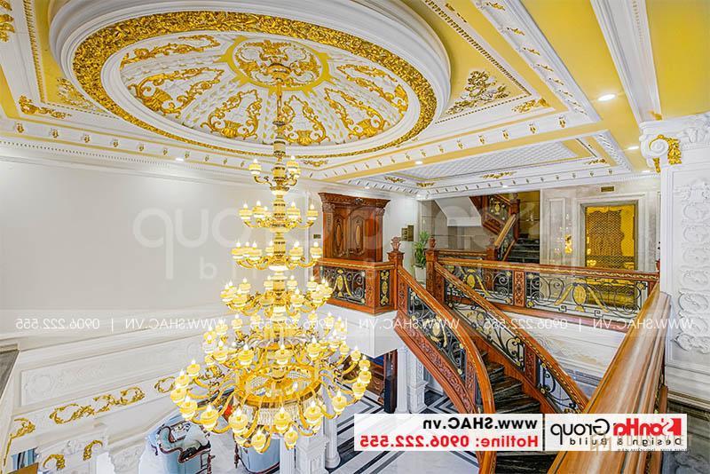 Loạt ảnh thực tế biệt thự tân cổ điển sang trọng hàng chục tỷ khiến hàng triệu con tim thổn thức 41 Những chi tiết trang trí trên trần nhà khiến ai cũng bị thu hút mạnh mẽ