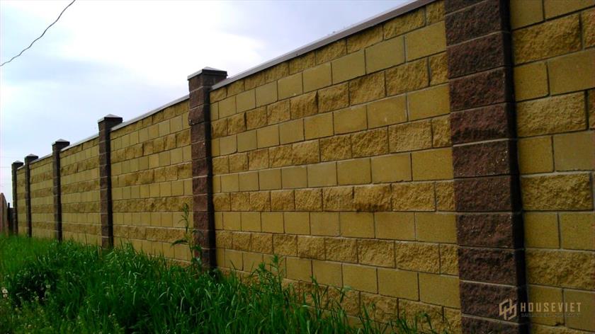 Một hàng rào được thiết kế đẹp sẽ giúp tổng thể kiến ​​trúc của ngôi nhà trở nên hoàn hảo hơn