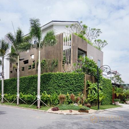 Mẫu thiết kế hàng rào biệt thự với cây xanh tự nhiên