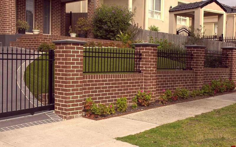 Thiết kế của hàng rào đặc biệt quan trọng vì nó làm tăng vẻ đẹp và sự thống nhất cho toàn bộ ngôi nhà.