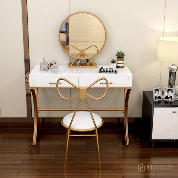 Bàn thiết kế đơn giản, lạ mắt
