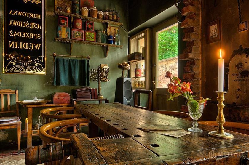 Sử dụng những bộ sưu tập đồ cổ để trang trí cho không gian nhà hàng