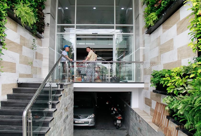 Mẫu thiết kế nhà hiện đại có tầng hầm 5x20.