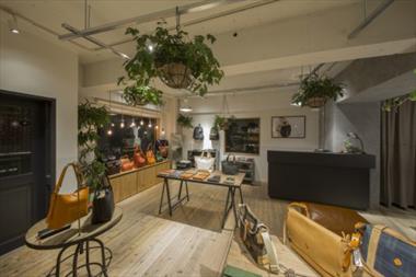 Ý tưởng thiết kế cửa hàng túi xách phong cách đương đại