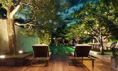 Căn nhà ở Bình Dương thiết kế bắt mắt, có hồ bơi trong vắt bên cạnh hàng cây xanh mát.