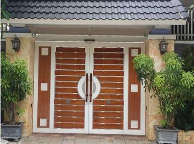 Tổng hợp những mẫu cổng nhà gỗ đẹp nhất năm 2022