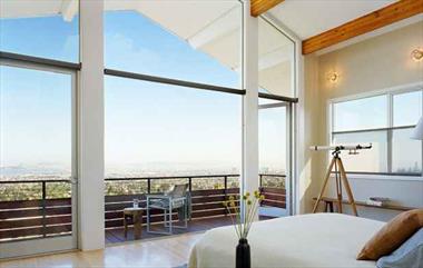 Cùng tham khảo những mẫu thiết kế nội thất phòng ngủ có ban công đẹp