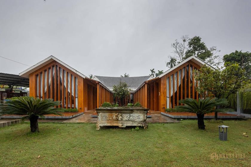 Mẫu thiết kế nhà hiện đại 3 phòng với sân vườn xanh mát bắt mắt