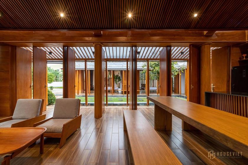 Không gian trong mẫu thiết kế nhà 3 gian hiện đại được chia thành ba gian chính gồm phòng khách và phòng bếp.