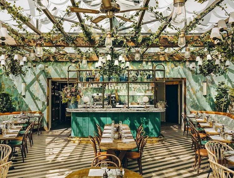 Sự kết hợp với các yếu tố tự nhiên sẽ làm cho cửa hàng trở nên hấp dẫn hơn