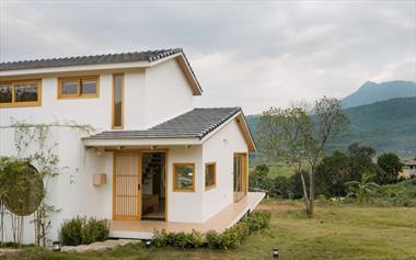 Trốn phố về Ba Vì, vợ chồng kiến trúc sư xây biệt thự song lập kiểu Nhật duyên dáng
