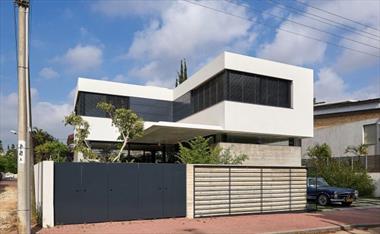 Mẫu nhà 2 tầng 4 phòng ngủ phong cách hiện đại ở nông thôn