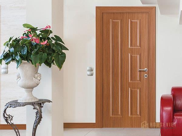 Gỗ tự nhiên được lựa chọn chủ yếu để làm cửa thông phòng