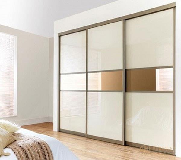 Thiết kế cửa phòng ngủ hiện đại mang đến không gian rộng thoáng