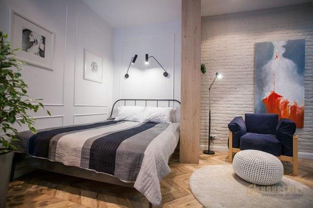 Không gian phòng ngủ được bố trí ngay góc tường trong cùng của căn hộ với thiết kế đơn giản đúng tính chất thư giãn, nghỉ ngơi