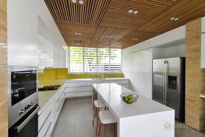 Ngôi có 3 tầng với tầng một là không gian liên thông của phòng khách, phòng ăn và bếp