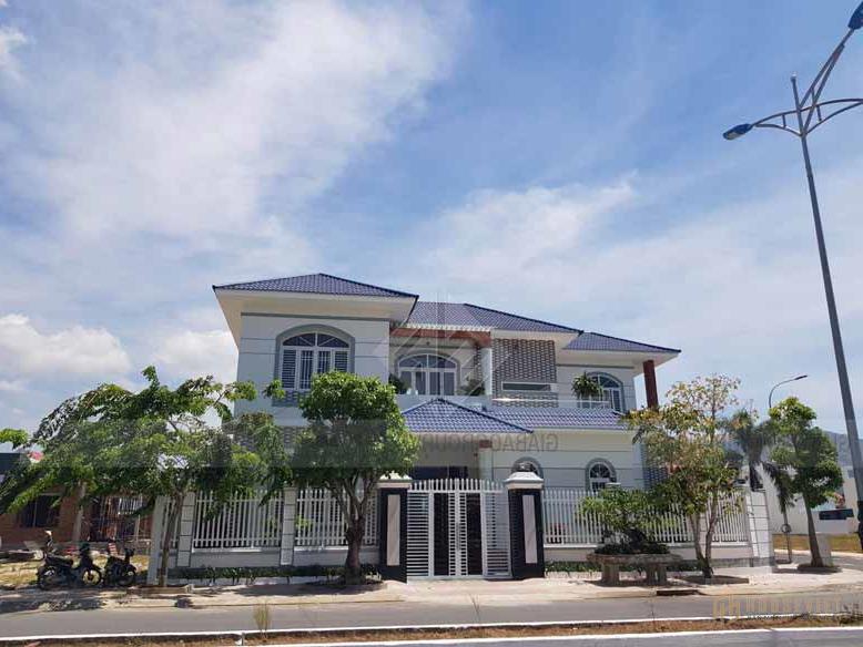 Toàn cảnh mẫu biệt thự 2 tầng hiện đại