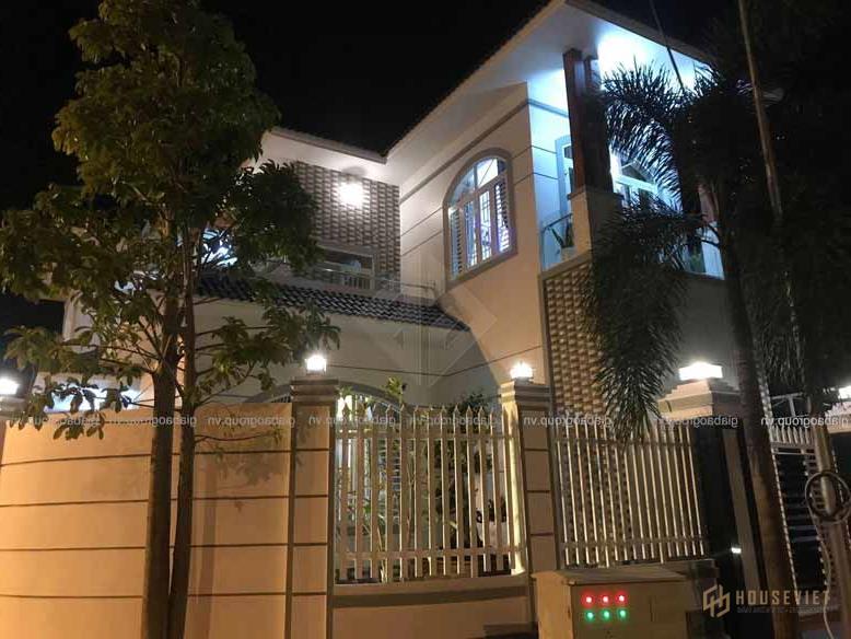 Cảnh đêm đầm ấm của mẫu biệt thự 2 tầng hiện đại