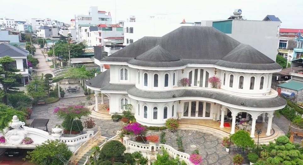 Chiêm ngưỡng cung điện hồng của vùng đất mỏ khổng lồ với diện tích lên đến 4000m2