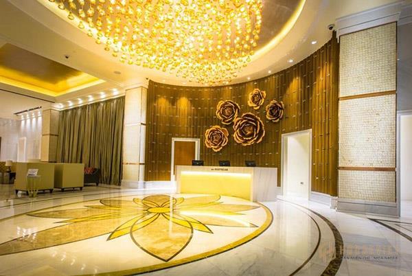 Sảnh khách sạn hiện đại, sang trọng với cách sử dụng màu sắc độc đáo